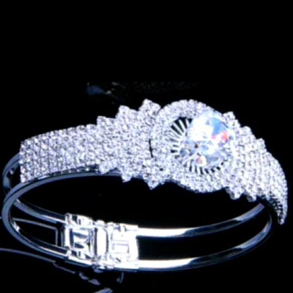 Jewelry - 8 Carat Diamond Heart Bracelet